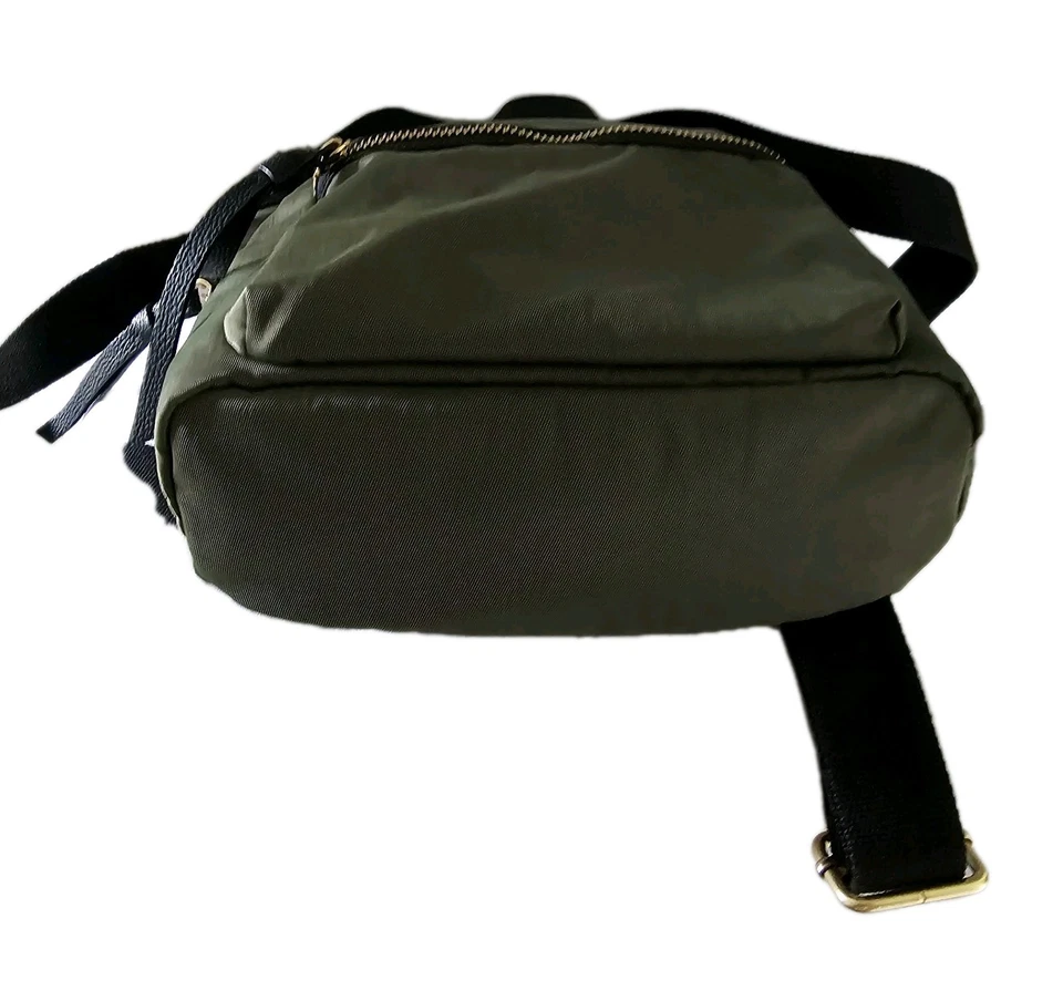 Mochila Duradera Foley + Corinna Nylon Verde Oliva Cremallera Alrededor Foto 3 de 4
