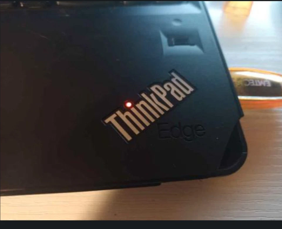 Portátil LENOVO THINKPAD EDGE 15¨ GAMErs intel i5, 8gb RAM , SSD 480gb - Imagen 3 de 4