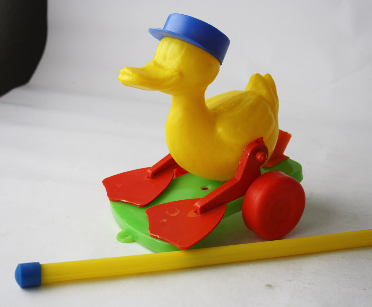 RARE VINTAGE 70'S WALKING DUCK PULL ALONG PLASTIC TOY GREECE GREEK