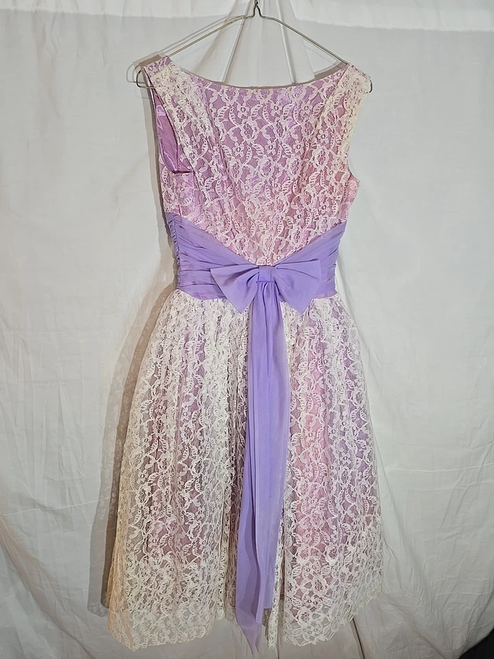 Vintage Lace Party Dress, Mid Century Prom, Wedding,  50s Big Bow Cocktail Dress - Image 2 of 4