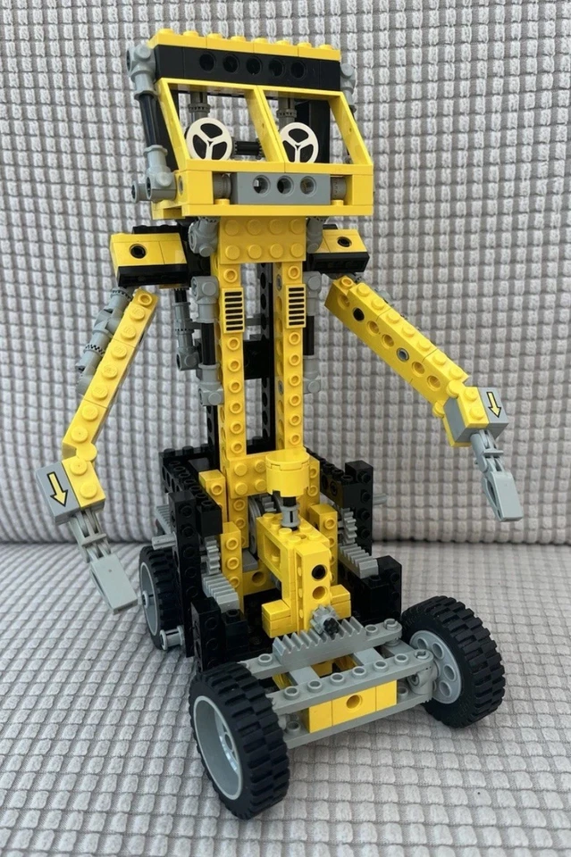 LEGO Technic 8852 Robot, photo 1 of 5