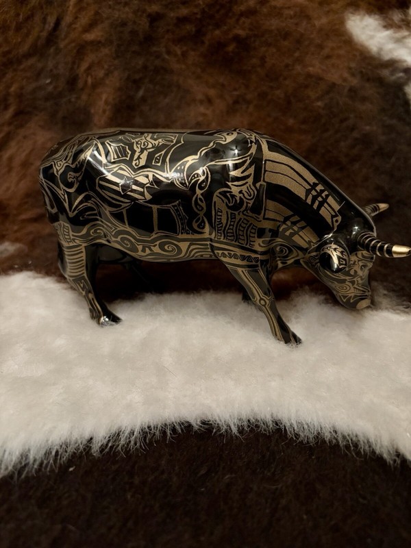 2000 Cow Parade Item #9171 “ Tattooed Bovine” No Tag No Box Rare Ships Insured