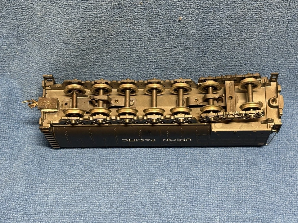 Rivarossi HO Scale Union Pacific Big Boy Steam Locomotive 14 Wheel Tender 4005 - Image 3 of 4