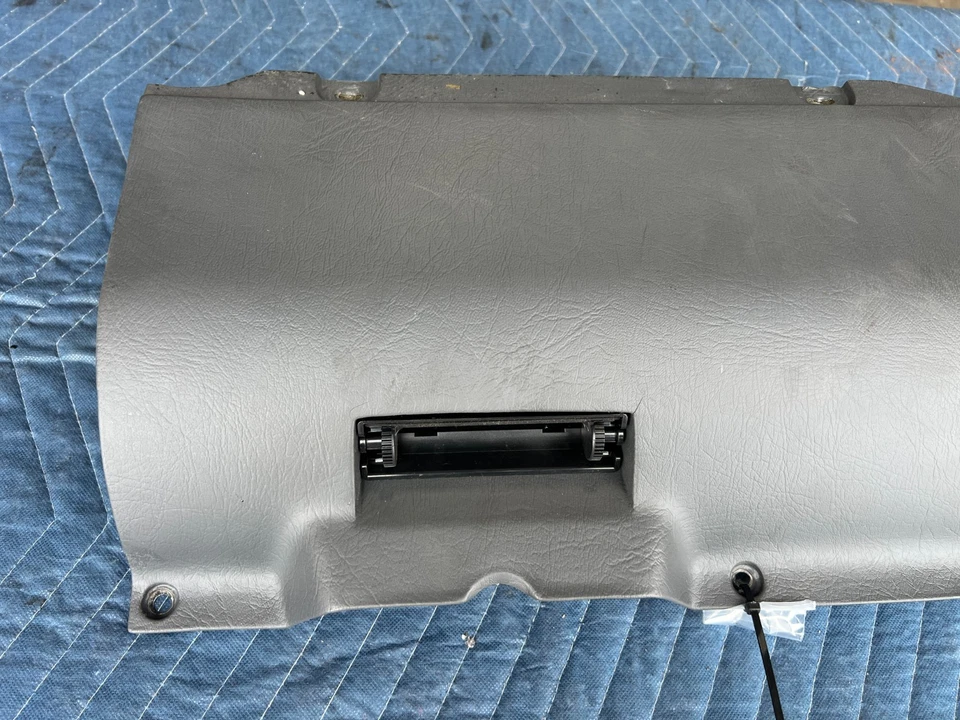 Volvo 740 940 1989-1995 sedán tablero derecho guantera compartimento gris OEM #3685EM Foto 2 de 4