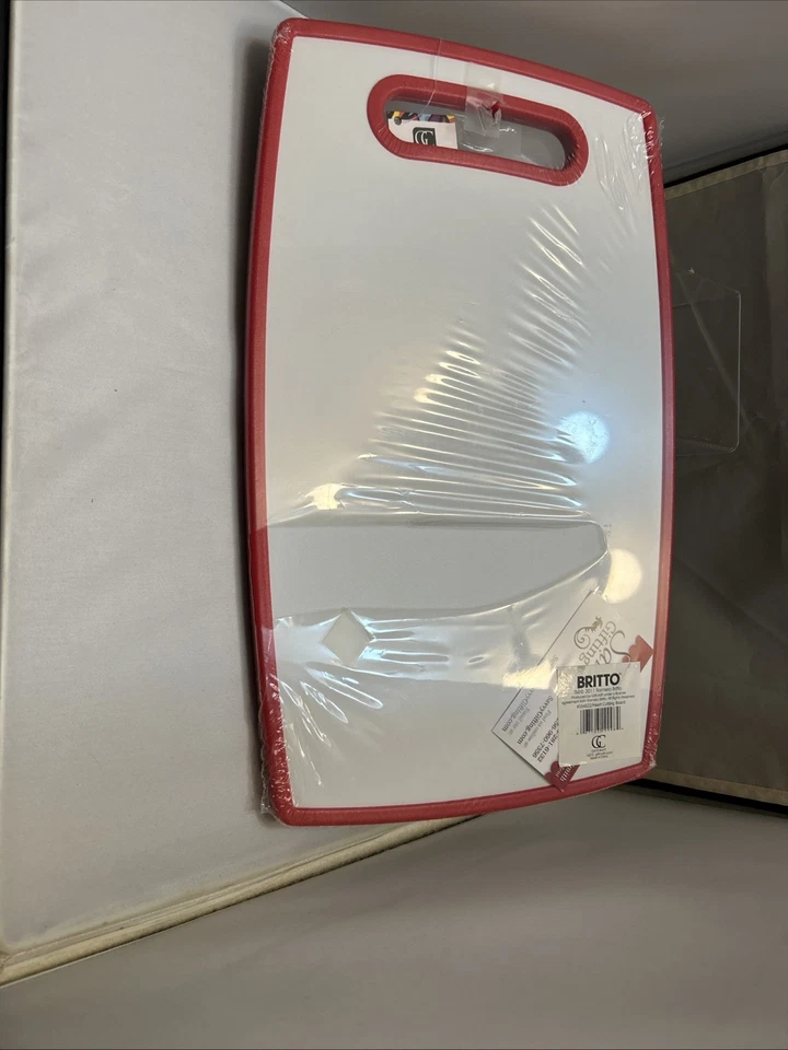 TABLA DE CORTAR DE PLÁSTICO ROMERO BRITTO: CORAZÓN ICÓNICO ** NUEVA ** Signature On Corner Foto 3 de 3