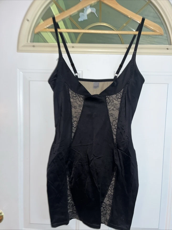 Jennifer Lopez Intimates Talla M Negro Moldeador Integrado Foto 2 de 4