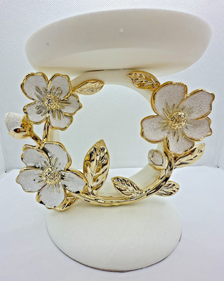 Bath & Body Works White & Gold Flower Ring 3-wick Pedestal Candle Holder