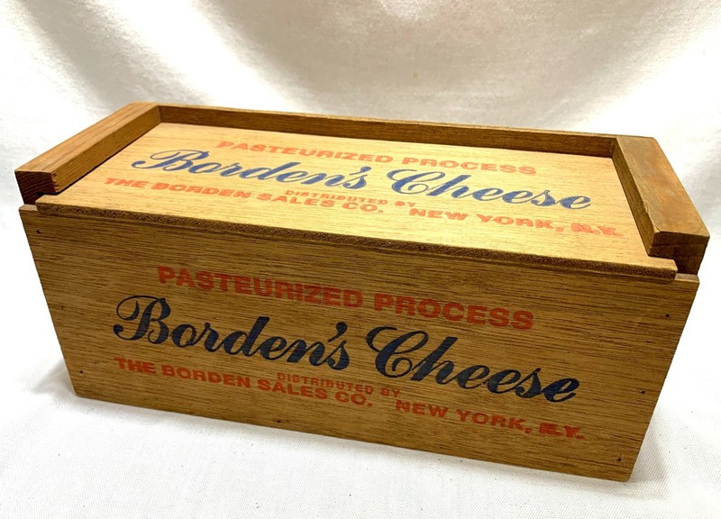 Vintage BORDEN'S CHEESE Wooden Box Sliding Top New York NY Dairy Clean