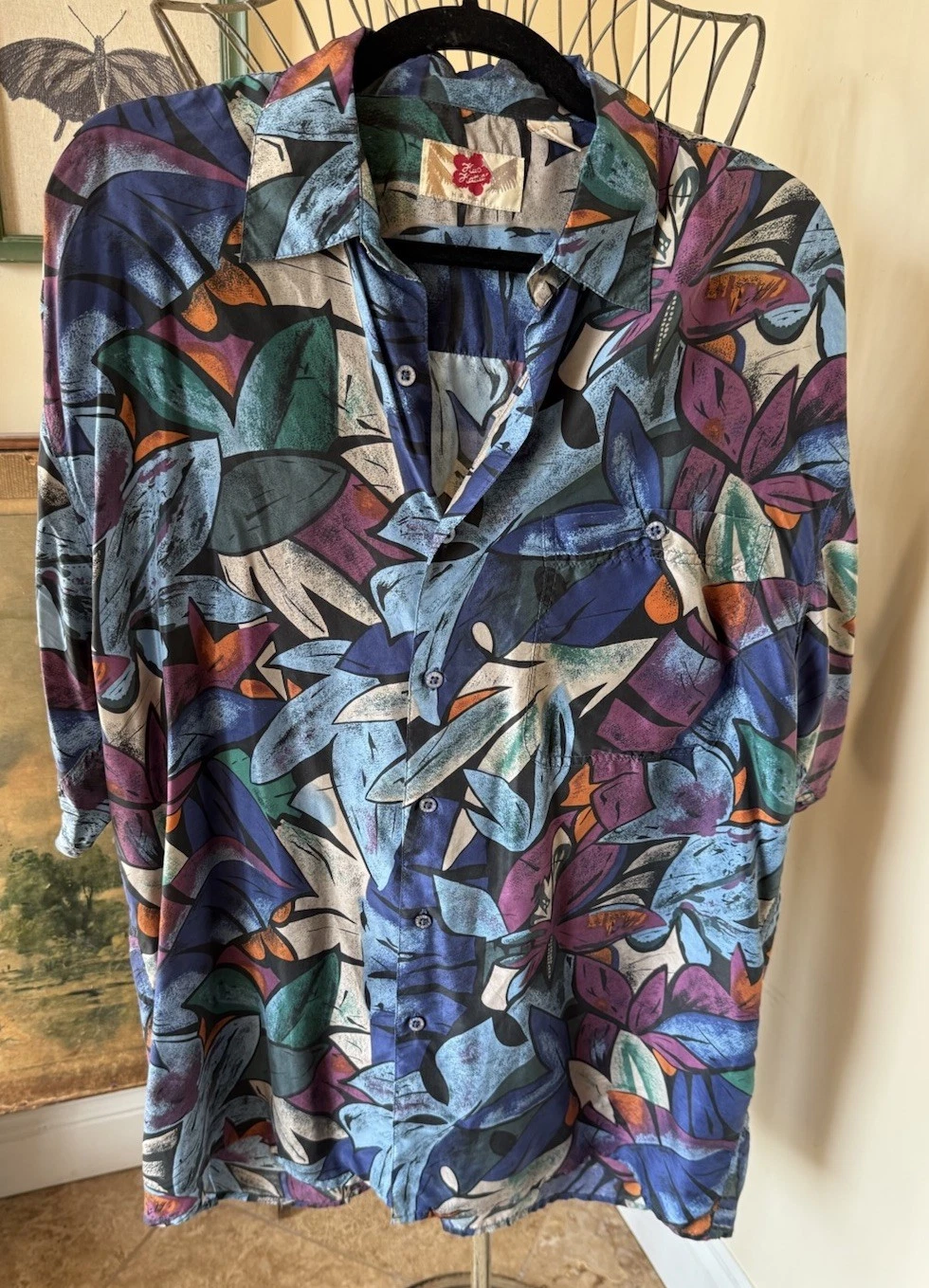 Hilo Hattie Hawaiian Shirt Medium 100% Silk Floral Abstract Short Sleeve