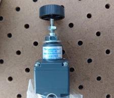 CONTROLAIR 90-AB  MINIATURE PRECISION AIR PRESSURE REGULATOR