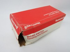 Honeywell 922AA3XM-A9N-L Proximity Sensor 9.6-30DC 18/5mm SHELF WEAR/BOX DMG NEW