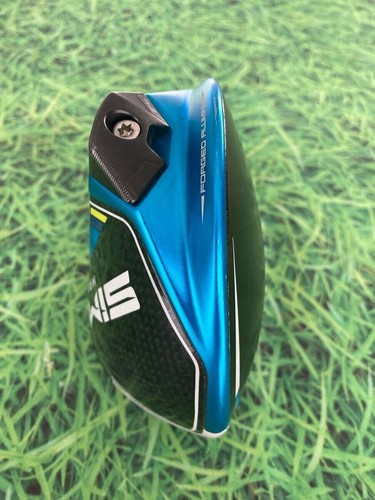 TaylorMade SIM2 Max 9.0 Degree Driver Head Only Right handed w/ Head Cover - Picture 6 of 7