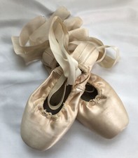 Bloch Adult "Balance European" Pointe Shoes in Pink Satin Size 2 X