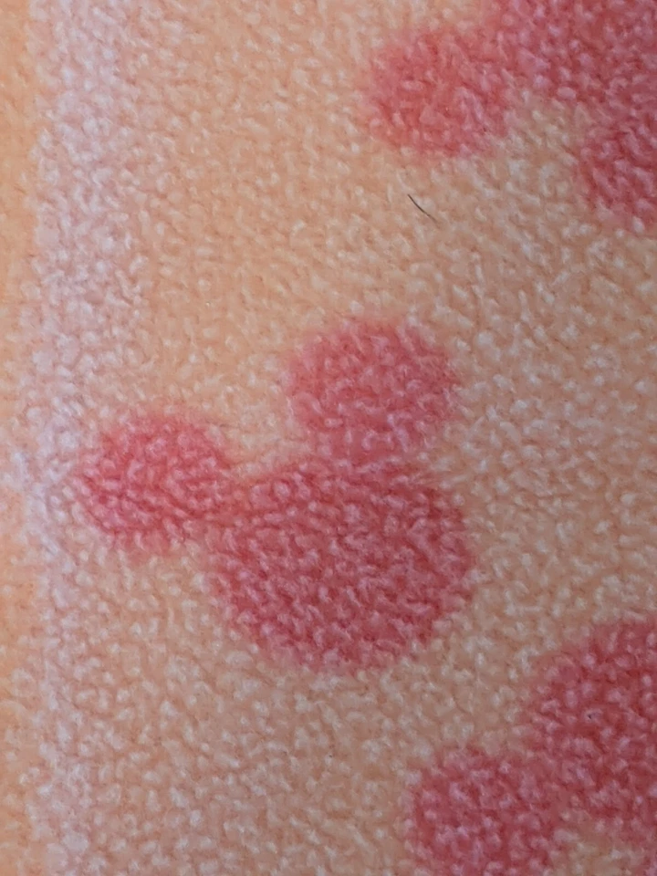 Manta de bebé polar rosa Disney logotipo de Minnie Mouse Foto 4 de 4