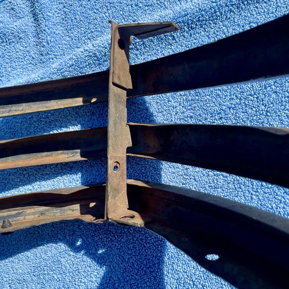 Vintage Original Chevrolet Truck 1941-1946 Chrome Upper Grill - Image 4 of 4