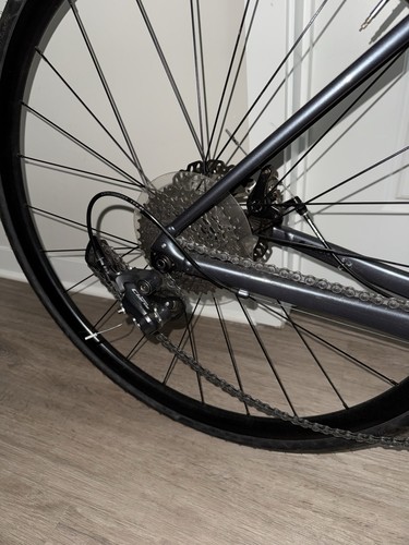GIANT CONTEND AR 4 ROAD BIKE - Picture 10 of 14