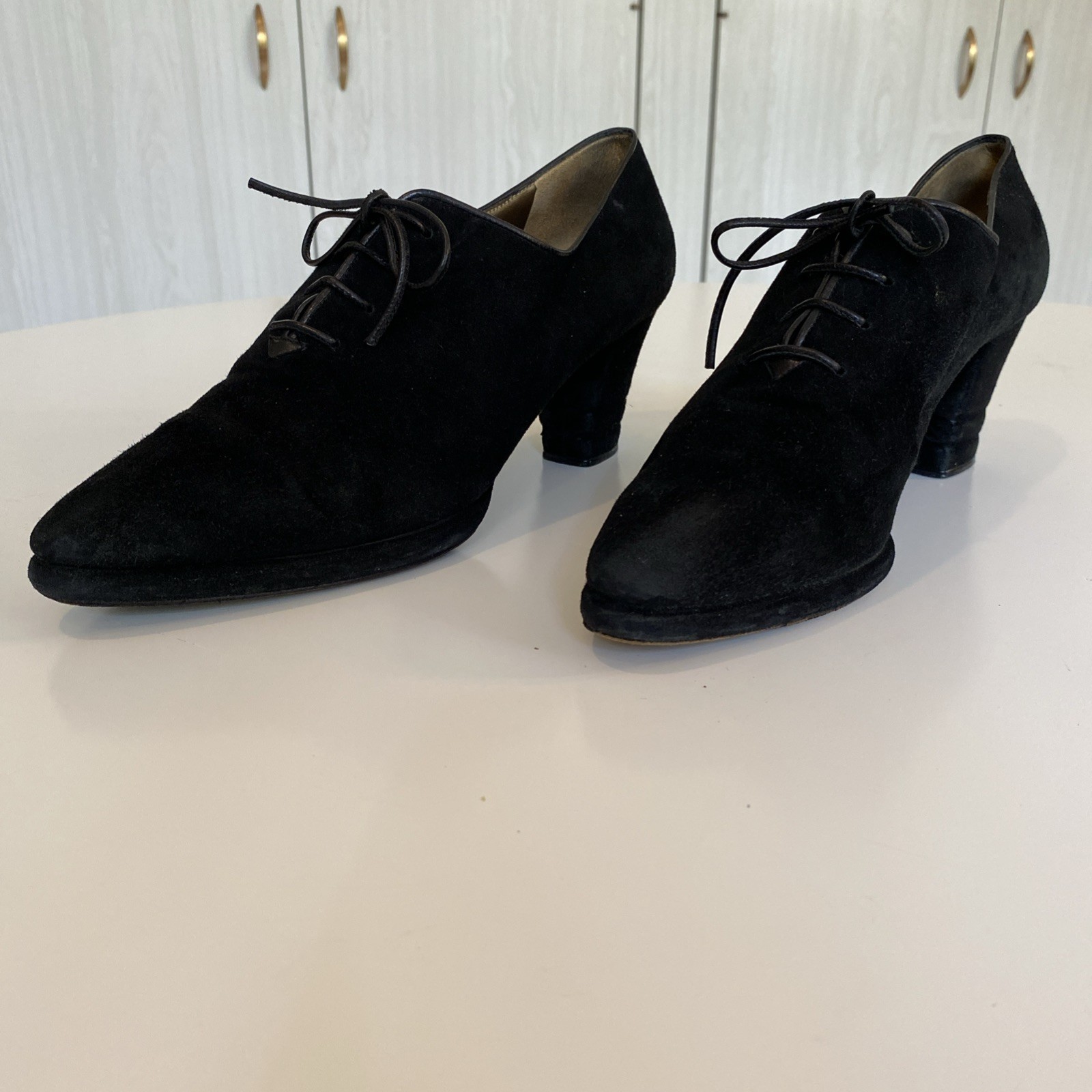 Tacchi alti in camoscio nero con lacci Yves Saint Laurent vintage anni 90