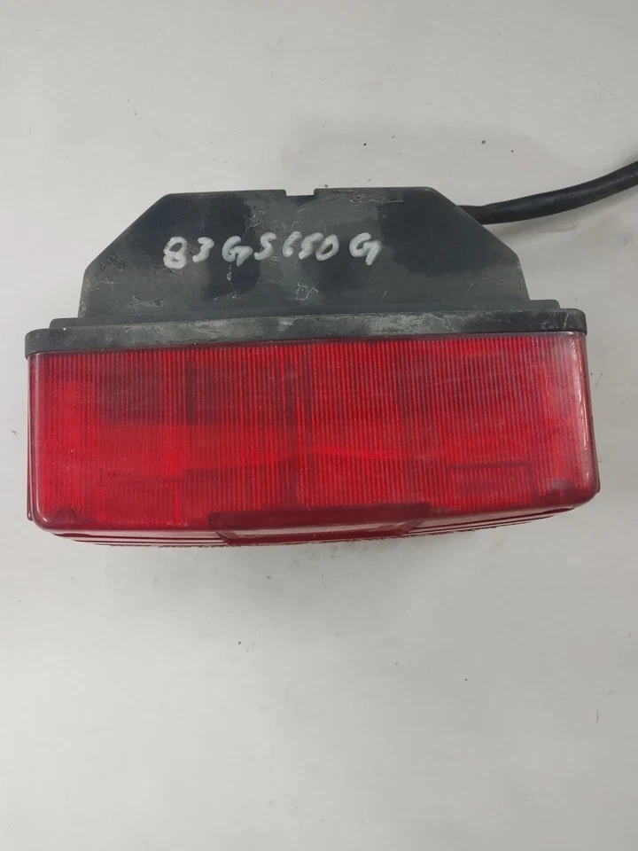 Задний комбинированный фонарь 1983 Suzuki GS650G 35720-11430 - Изображение 2 из 4