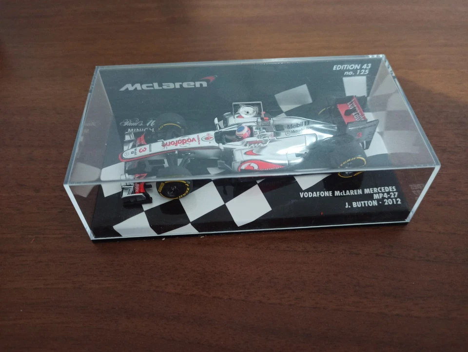 F1 MINICHAMPS 1/43 VODAFONE MCLAREN MERCEDES MP4-27 J.BUTTON 2012 - Immagine 4 di 4