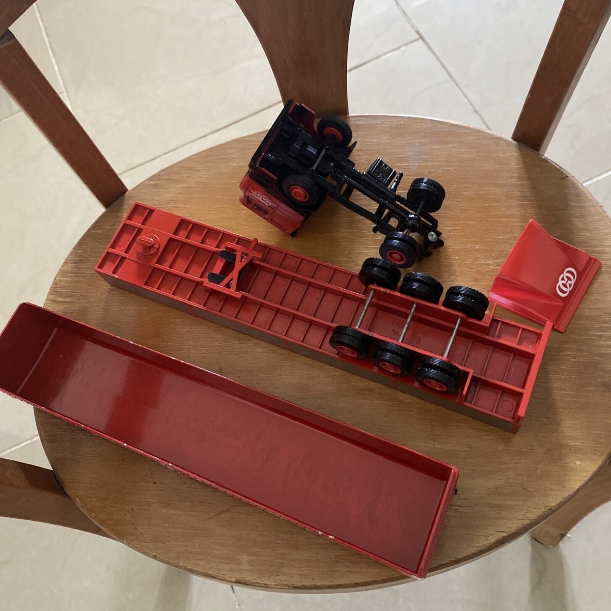 Camion Lion Toys DAF 3300 Avec Remorque Continental Cargo échelle 1:43 Rouge Neuf