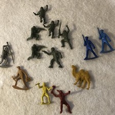 Vintage Unmarked Army Indians Cowboys Plastic Toy Figures Lot