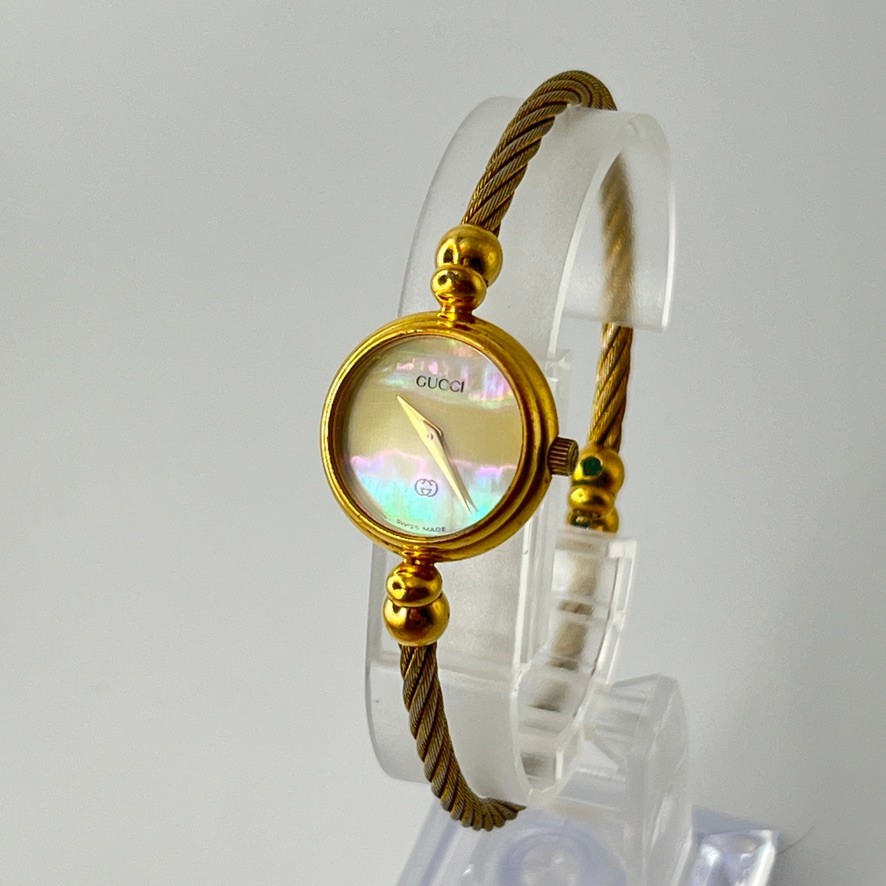 Near Mint] Gucci Ladies Watch Shell Bangle Quartz Gold 2700L