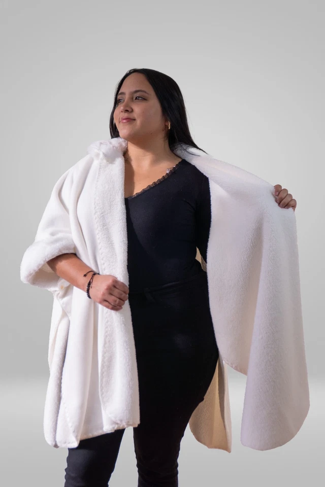 Luxury Baby Alpaca Samay Cape Coat – Soft, Warm, Elegant Women’s Wrap Poncho - Image 4 of 4