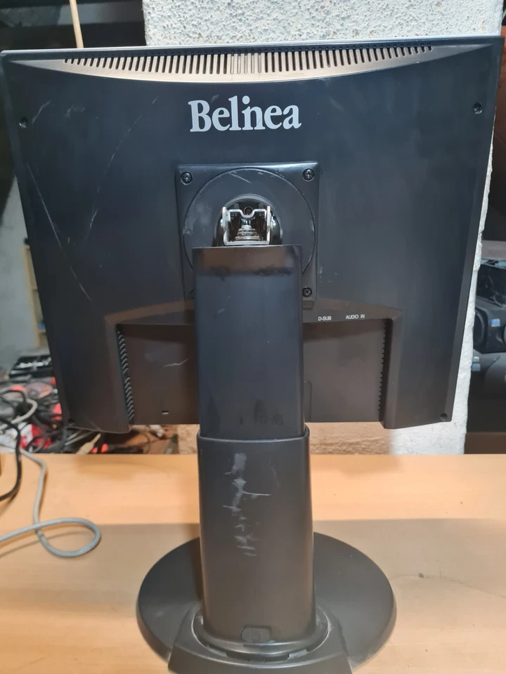 Belinea 10 19 02 19" TFT Monitor mit Lautsprechern, VGA, Audio In - Bild 4 von 4