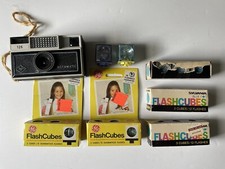 17 GE Flash Cubes Sylvania Blue Dot Magic Cubes  AGFA Matic Camera