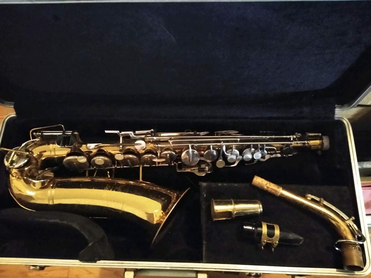 Selmer Bundy Alto Saxophone with case/accessories, USA, Good