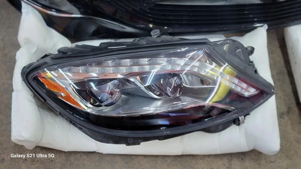 Juego de luces delanteras con parrilla delantera y parachoques Mercedes Benz S550 2017 Foto 2 de 4