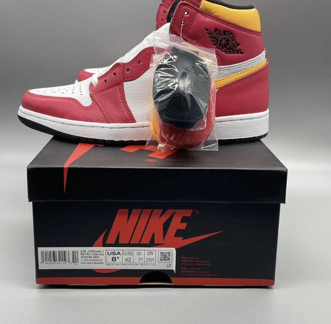 Nike Air Jordan 1 Retro High Light Fusion Red Shoes Men's Size 8.5