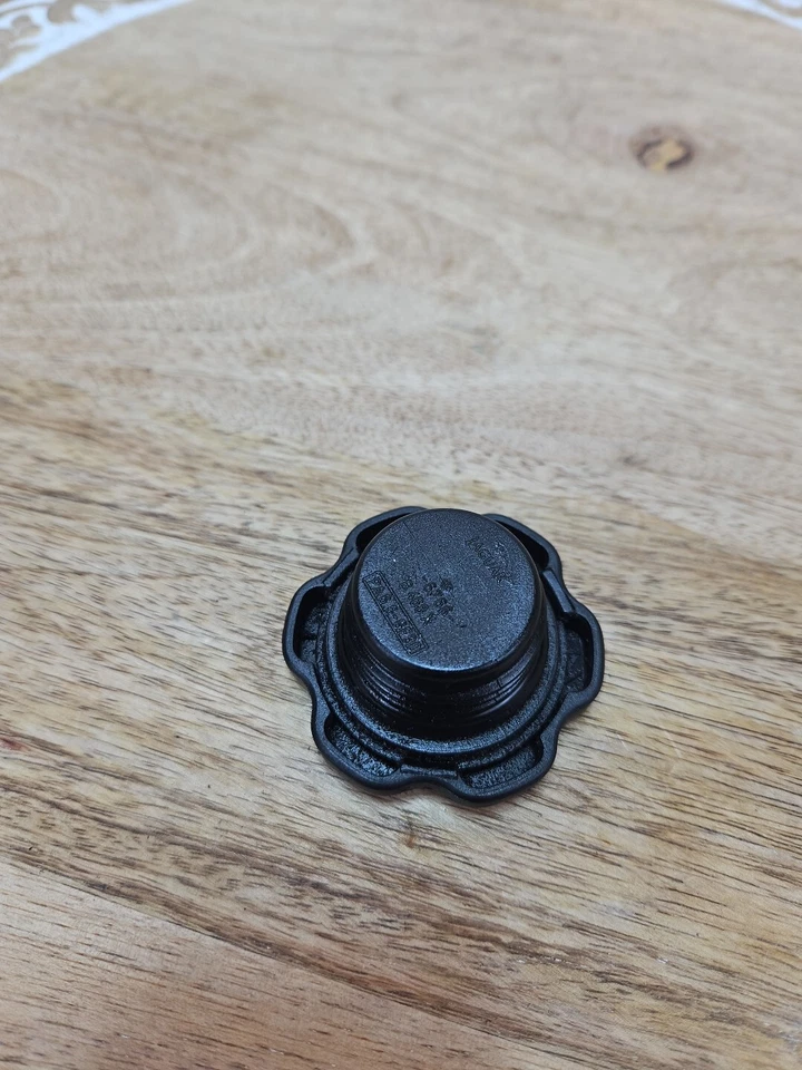 Jaguar XJR 2004 tapa de llenado de fluido de aceite de motor OEM Castrol Foto 2 de 2