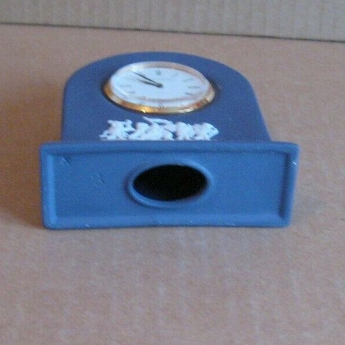 Wedgwood PORTLAND BLUE Jasperware Small Dome CLOCK - Picture 6 of 6