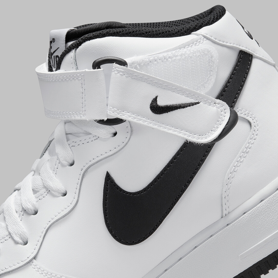靴 NIKE AIR FORCE 1 MID White Black Nike Kids White & Black Air Force 1 Mid LE Big Kids Sneakers