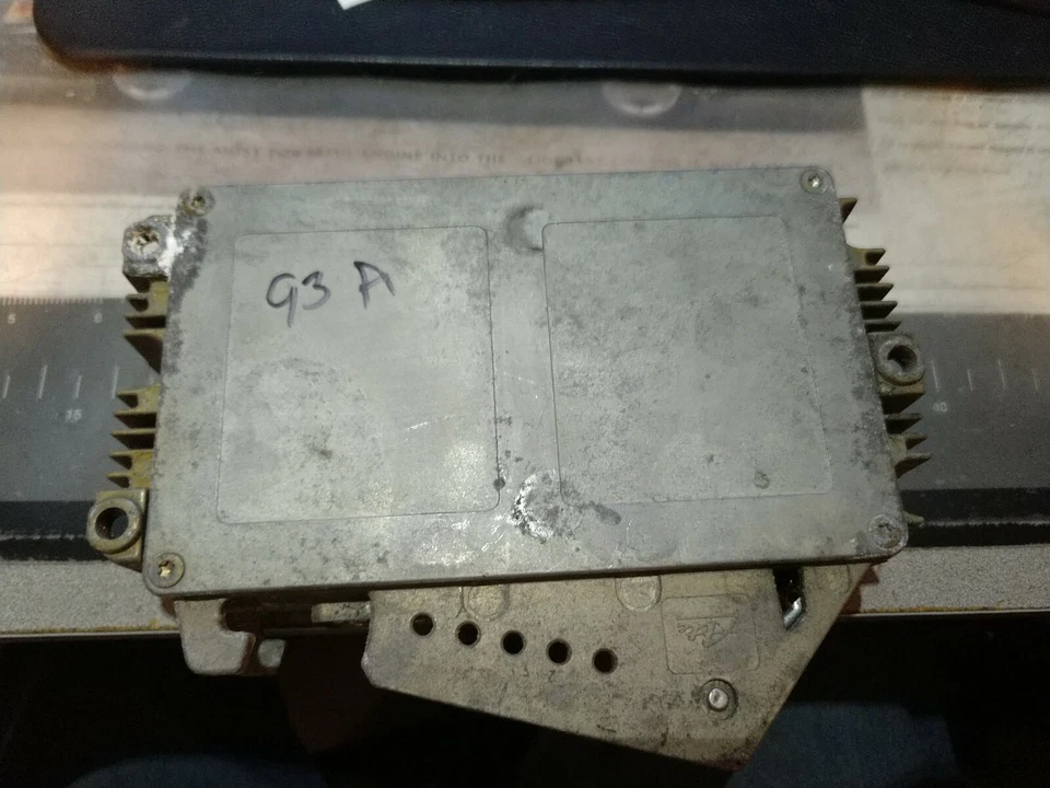 Computadora ABS Saab 9000 TCS 4199626 usada se adapta a 1993 a 1995 Foto 3 de 3