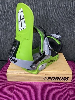 Forum Snowboard Binding (Right) M/L Green With Forum Display Shelf