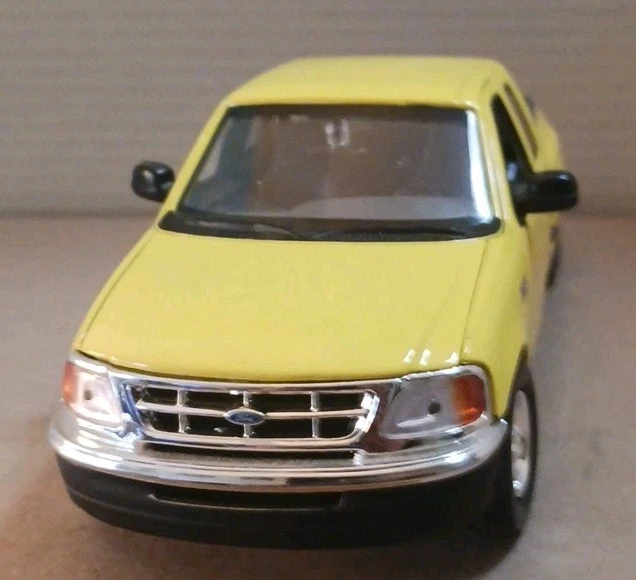 Ford F-150 XLT Flareside 2001 camioneta Motor Max American Legends escala 1:24  Foto 2 de 4