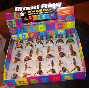 Mood Ring Mixed Lot Multicolor Metal Rings w/ Display Box & Chart