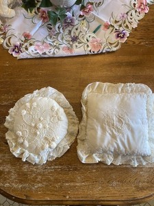 Set of 2 Vintage Embroidered Lace Edge Decorative Pillows