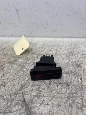 Bouton de warning TOYOTA LAND CRUISER 4 J120 8433260270 1KD-FTV-30150 - Photo 1/4