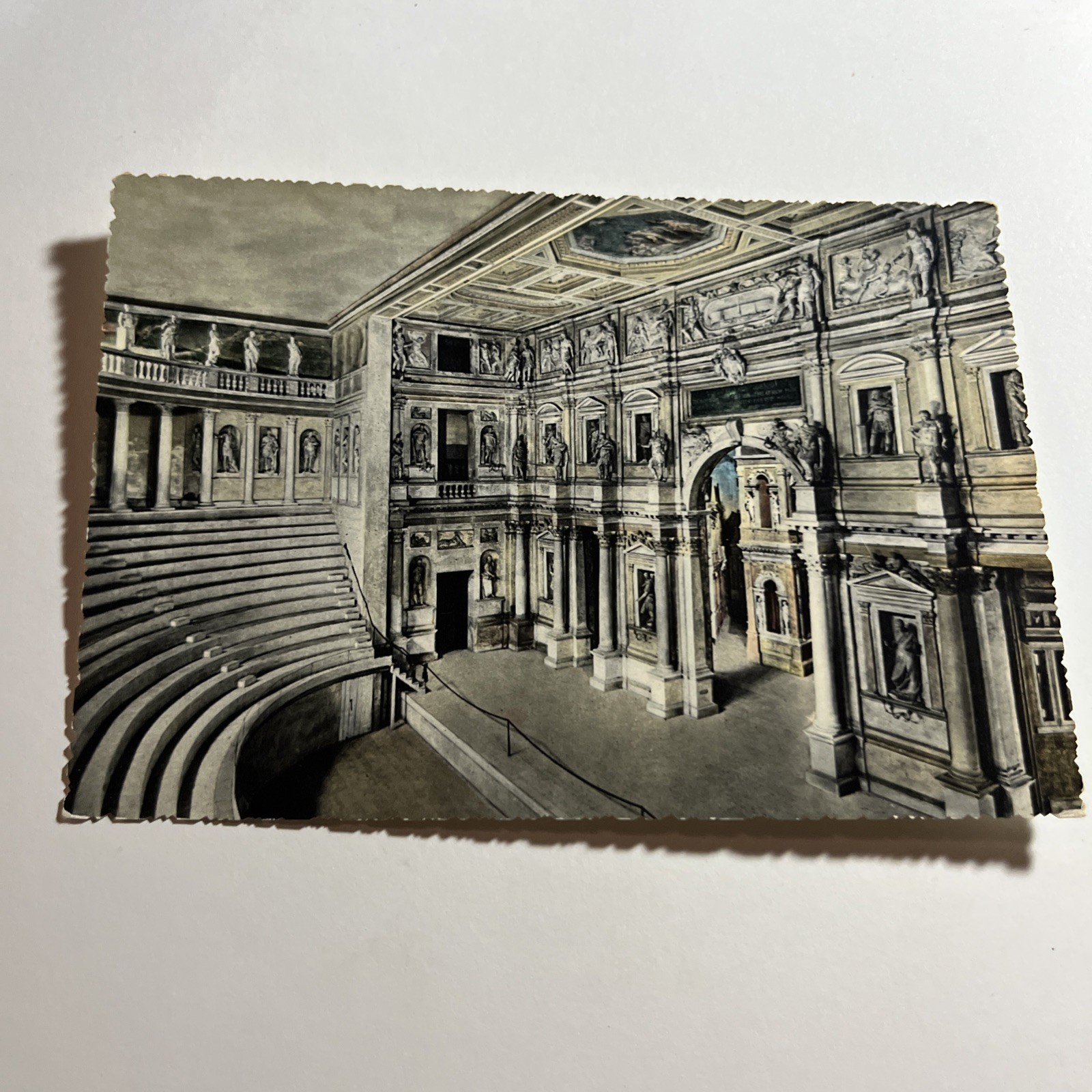 CARTOLINA  BIANCO E NERO - COLLEZIONE -VICENZA INTERNO TEATRO OLIMPICO PALLADIO