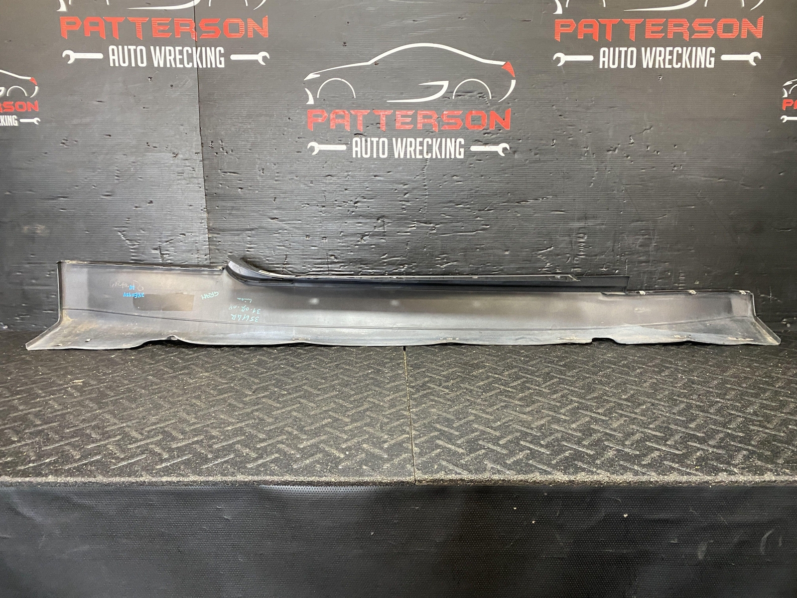 08-10 MASERATI GRANTURISMO DRIVER LEFT LH ROCKER TRIM MOULDING GRAY 672