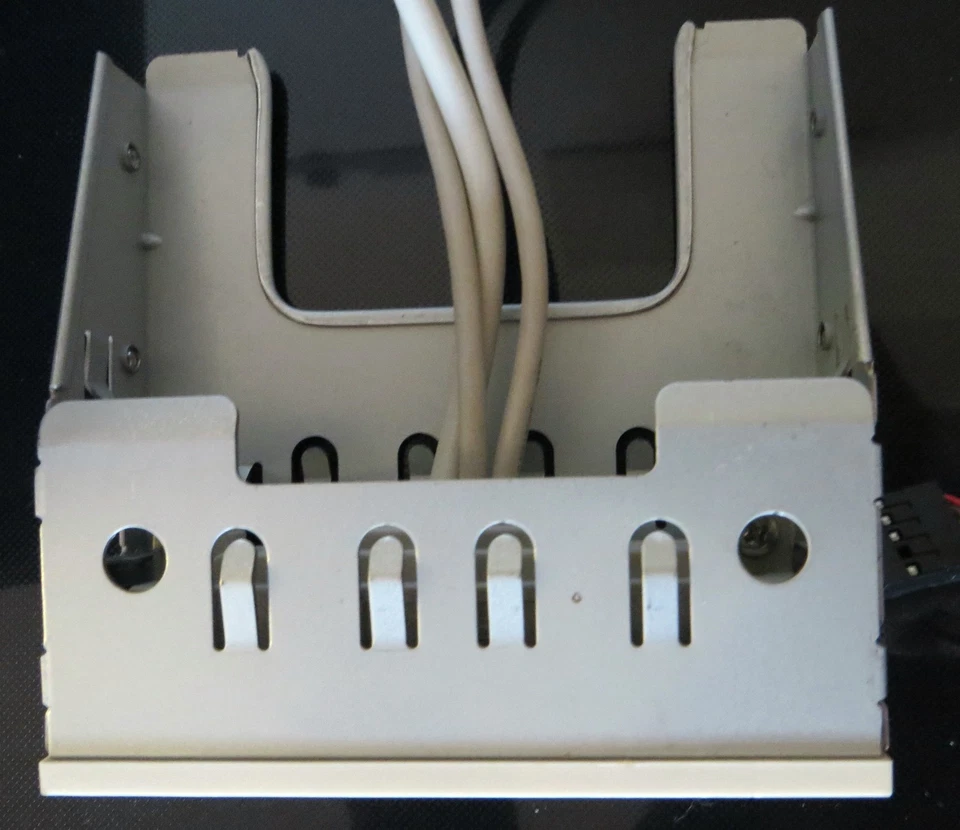 USB Frontpanel 3.5" Einschub 2 x USB 2.0 und Mikrofon-/Kopfhöreranschluss - Bild 4 von 4