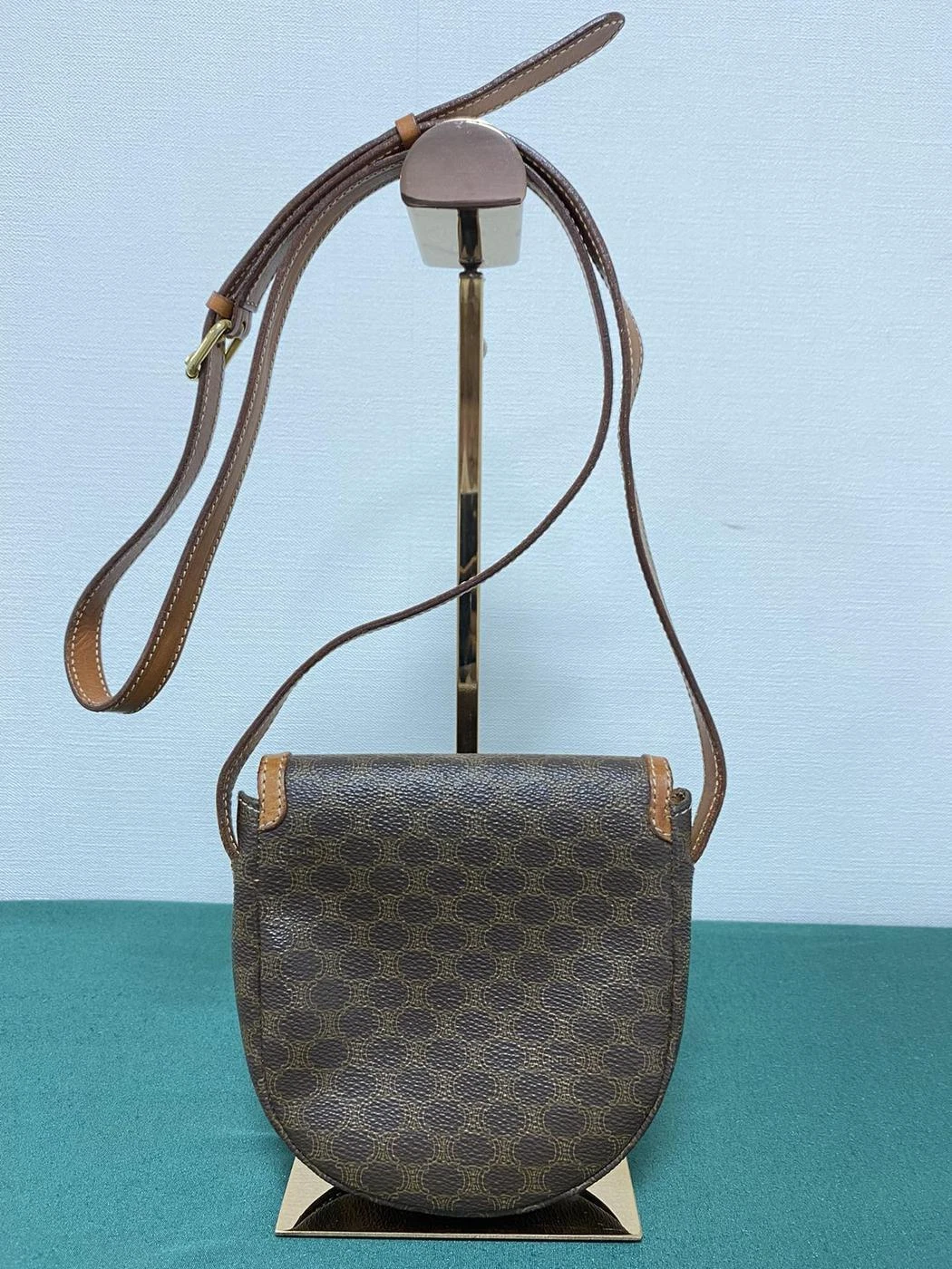 Borsa a tracolla CELINE modello macadam in pelle con logo a cerchio 1940
