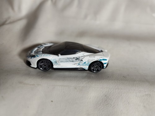 White Hot Wheels Pininfarina Battista - Picture 5 of 6