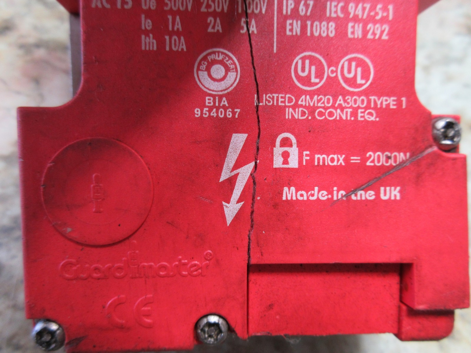 GUARDMASTER TITAN SAFETY SWITCH AC 15 UE 250V 100V IP 67 IEC 94751 EN