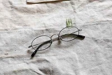 Kame ManNen " KMN-93 " col.ATS eyeglass frames The classy oval silhouette