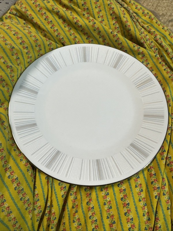 Noritake Japan China Isabella 6531 /201511 Lines 10-1/2" Dinner Plates Set of 10