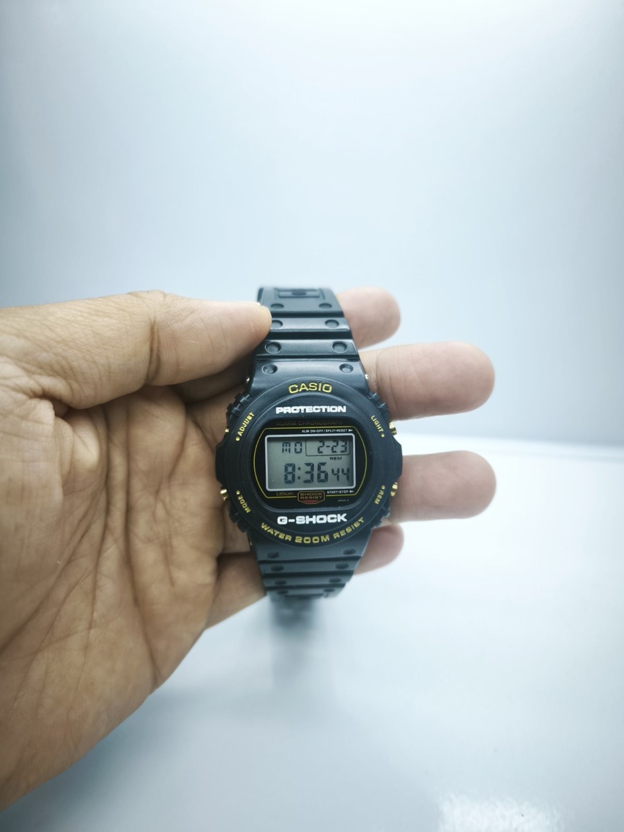 カープ　CASIO G-SHOCK 2019 LIMITED EDITION CASIO G-SHOCK Watch Hiroshima Carp 2019 LIMITED EDITION DW5700-C